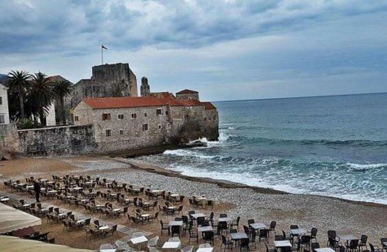 Old Town Beach Apartment Budva
